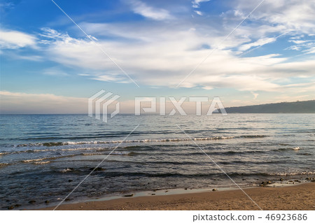 Calm winter sea in a light evening haze 46923686