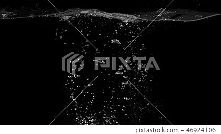 Close-up images of soda water bubbles floating up 46924106
