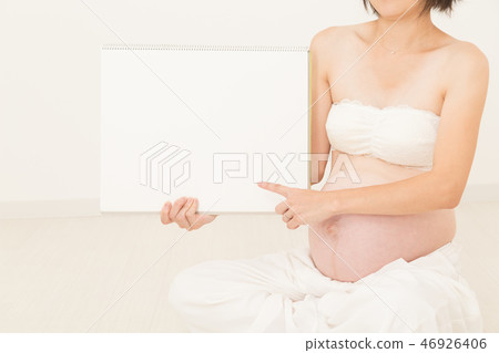 Pregnant woman Pregnant woman 46926406