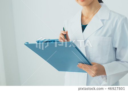 ask patient detailed questions, female, lady 46927801