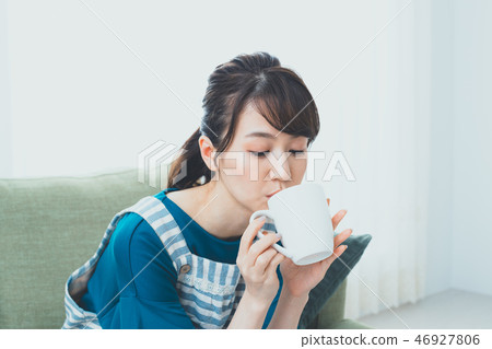 主婦 家庭主婦 飲料 46927806