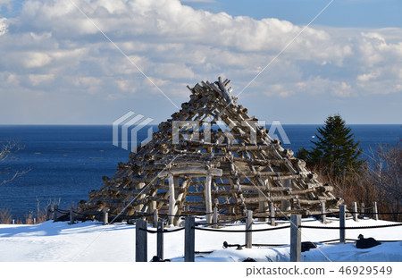Taking a picture of the snow scene of the Ofuna ruins at Ofuna, Hakodate, Hokkaido in winter Taking a picture of the snow scene of the Ofuna ruins at Ofuna, Hakodate, Hokkaido in winter 46929549
