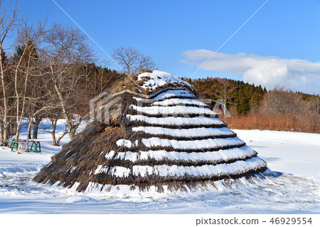 Taking a picture of the snow scene of the Ofuna ruins at Ofuna, Hakodate, Hokkaido in winter Taking a picture of the snow scene of the Ofuna ruins at Ofuna, Hakodate, Hokkaido in winter 46929554