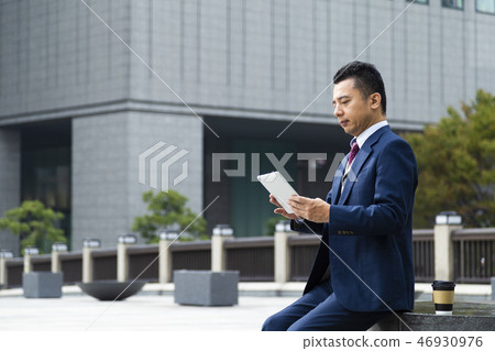 A businessman with a tablet 46930976
