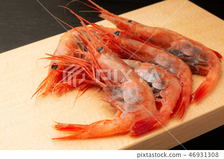 Headed sweet shrimp 46931308
