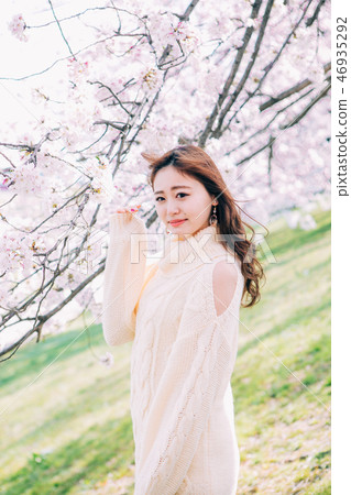 櫻桃與婦女 46935292