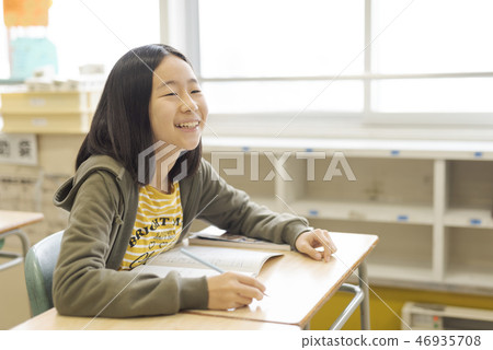 學習小學圖像的孩子 學習小學圖像的孩子 46935708