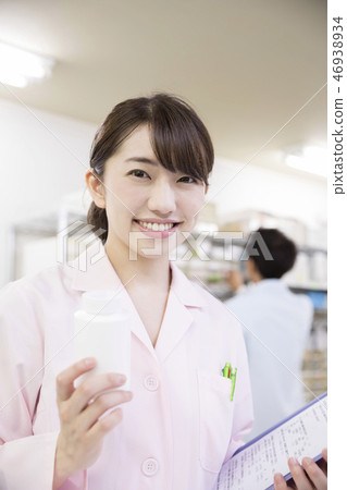 Dispensing pharmacist medical image Pharmacist woman portrait with medicine container 46938934