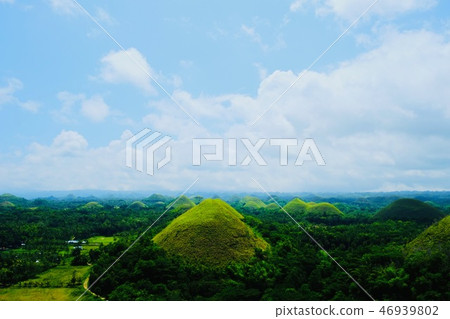 巧克力山在雨季 46939802