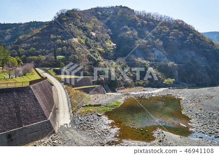 神奈川縣美穗大壩下游的河內河 神奈川縣美穗大壩下游的河內河 46941108