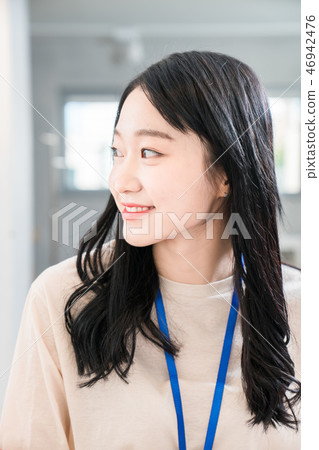 女實業家，辦公室工作者，會議，女實業家，年輕人，女商人，公告，報告，偶然 46942476