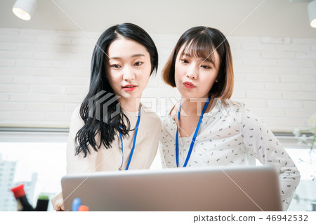 Businesswoman, office worker, meeting, businesswoman, young, business woman, announcement, reporting, casual Businesswoman, office worker, meeting, businesswoman, young, business woman, announcement, reporting, casual 46942532