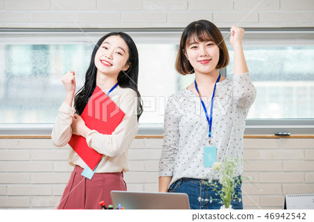 Businesswoman, office worker, meeting, businesswoman, young, business woman, announcement, reporting, casual Businesswoman, office worker, meeting, businesswoman, young, business woman, announcement, reporting, casual 46942542