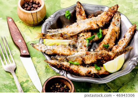 Deep fried fish 46943306