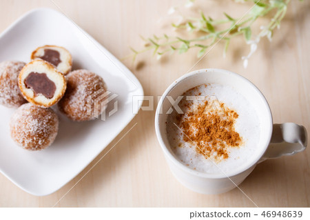 Anemone donuts and hot milk 46948639
