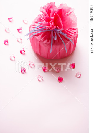 Opera Pink Gift Wrapping Opera Pink Gift Wrapping 46949395