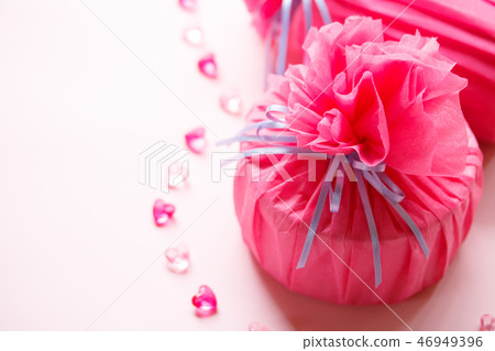 Opera Pink Gift Wrapping Opera Pink Gift Wrapping 46949396