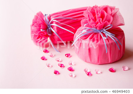 Opera Pink Gift Wrapping Opera Pink Gift Wrapping 46949403