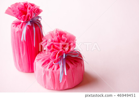 Opera Pink Gift Wrapping Opera Pink Gift Wrapping 46949451