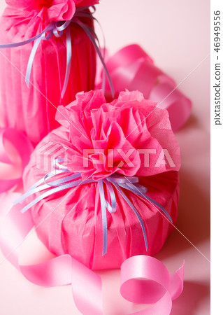 Opera Pink Gift Wrapping Opera Pink Gift Wrapping 46949556