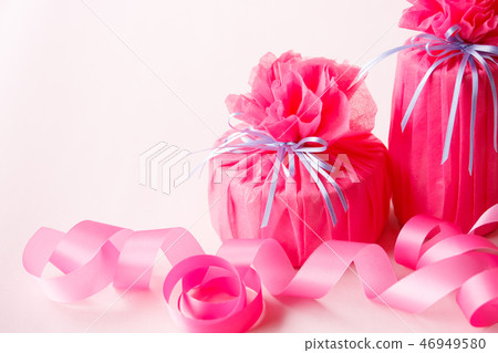Opera Pink Gift Wrapping Opera Pink Gift Wrapping 46949580