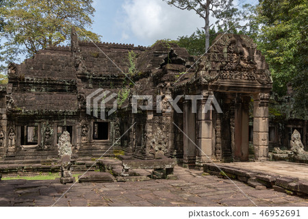 Banteay Kdei temple with portico in trees 46952691
