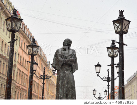 Monument to the writer Gogol. 46952936