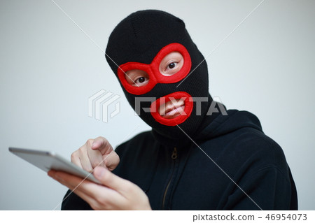 Crime (illegal criminal villain glaring disguise suspect case criminal offender fraud fraud Internet suspicious person) 46954073