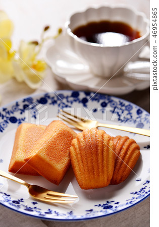 Madeleine Financier和咖啡 46954865