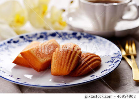 Madeleine Financier and coffee Madeleine Financier and coffee 46954908
