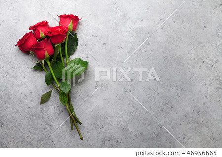 Red rose flowers bouquet 46956665