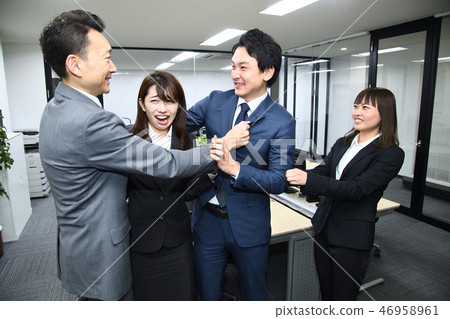 在辦公室內戰鬥 在辦公室內戰鬥 46958961