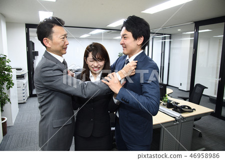 在辦公室內戰鬥 在辦公室內戰鬥 46958986
