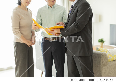 解釋對中部年邁的夫婦的商人 解釋對中部年邁的夫婦的商人 46965968