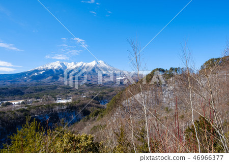 Mt. Otakeyama的冠從Kuma Pass看 Mt. Otakeyama的冠從Kuma Pass看 46966377