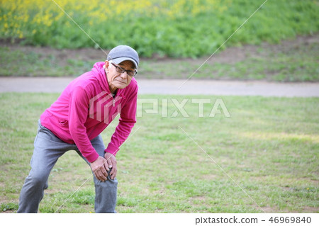 Senior man having knee pain during exercise outdoors 46969840