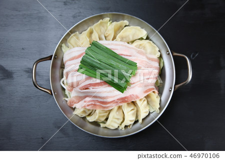 Pork belly dumpling pot 46970106