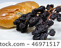Raisin and raisin bread 46971517