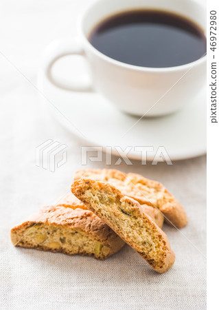 Sweet cantuccini biscuits. 46972980