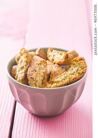 Sweet cantuccini biscuits. 46973006