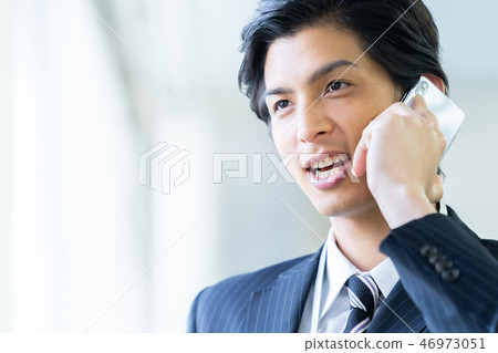叫一個年輕商人的男性僱員 46973051
