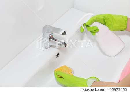 cleaning the faucet cleaning products. cleaning the faucet cleaning products. 46973460