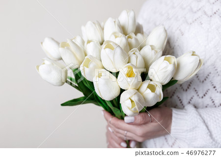 Bouquet of white tulips 46976277