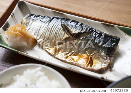 Grilled mackerel with salt 46978289