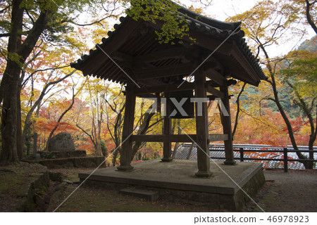Ushitakiyama Daiken Tokuji fishing bell Autumn leaves Ushitakiyama Daiken Tokuji fishing bell Autumn leaves 46978923