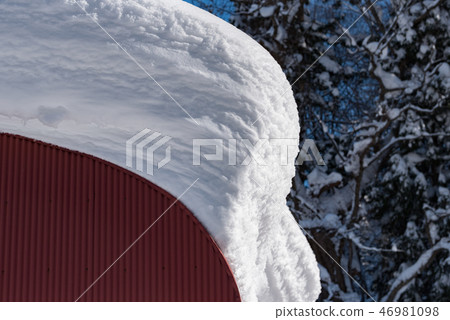 雪在屋頂上 雪在屋頂上 46981098