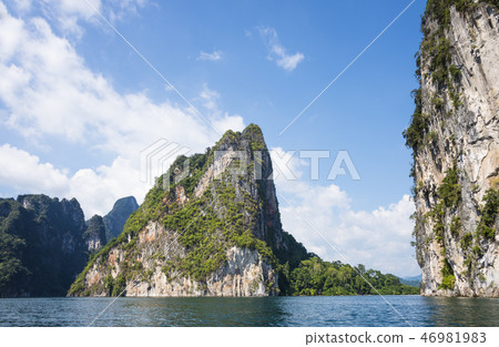 Landscape in Khao SOK national Park. Mountains and lake on a Sunny day 46981983