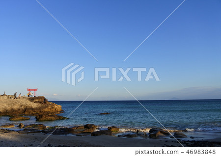 海,天空和鳥居 海,天空和鳥居 46983848