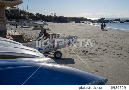 One coast of winter in the winter One coast of winter in the winter 46984529
