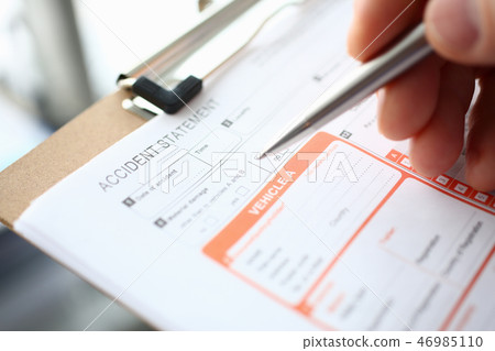 Male insurer hand hold silver pen an accident Male insurer hand hold silver pen an accident 46985110